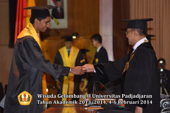 wisuda-unpad-gel-ii-ta-2013_2014-fakultas-kedokteran-oleh-rektor-293