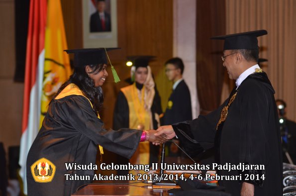 wisuda-unpad-gel-ii-ta-2013_2014-fakultas-kedokteran-oleh-rektor-295