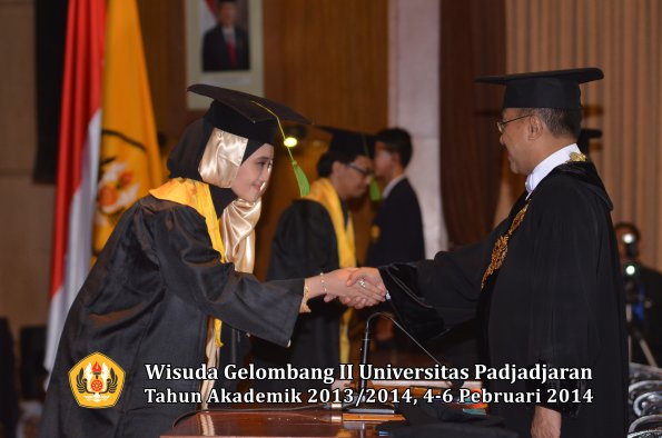 wisuda-unpad-gel-ii-ta-2013_2014-fakultas-kedokteran-oleh-rektor-296