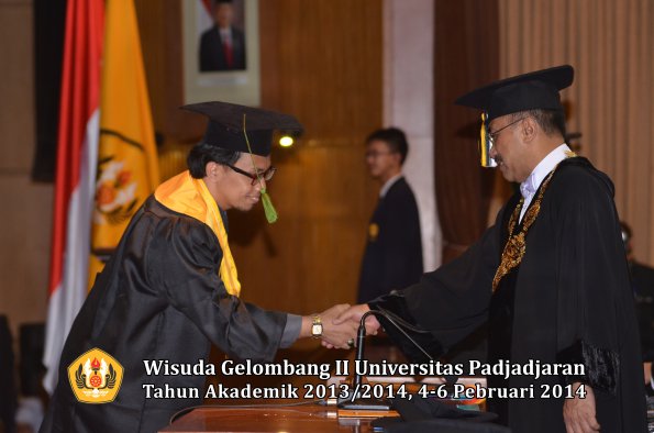 wisuda-unpad-gel-ii-ta-2013_2014-fakultas-kedokteran-oleh-rektor-297