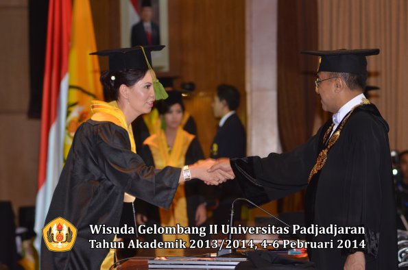 wisuda-unpad-gel-ii-ta-2013_2014-fakultas-kedokteran-oleh-rektor-303