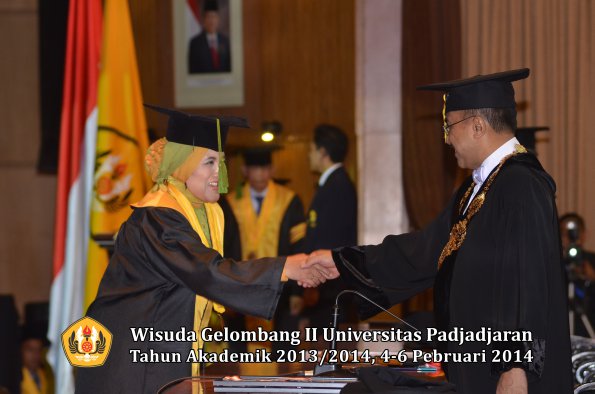 wisuda-unpad-gel-ii-ta-2013_2014-fakultas-kedokteran-oleh-rektor-307
