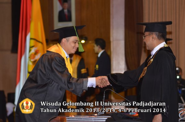 wisuda-unpad-gel-ii-ta-2013_2014-fakultas-kedokteran-oleh-rektor-311