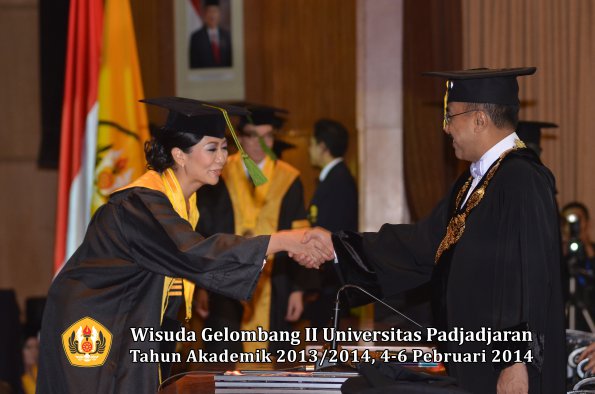 wisuda-unpad-gel-ii-ta-2013_2014-fakultas-kedokteran-oleh-rektor-315