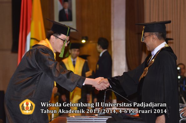 wisuda-unpad-gel-ii-ta-2013_2014-fakultas-kedokteran-oleh-rektor-316