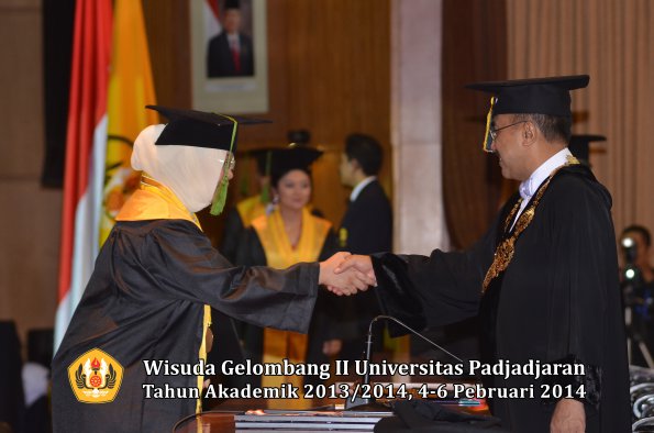 wisuda-unpad-gel-ii-ta-2013_2014-fakultas-kedokteran-oleh-rektor-318