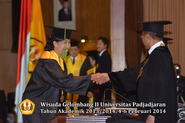 wisuda-unpad-gel-ii-ta-2013_2014-fakultas-kedokteran-oleh-rektor-333