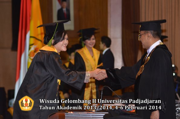 wisuda-unpad-gel-ii-ta-2013_2014-fakultas-kedokteran-oleh-rektor-361