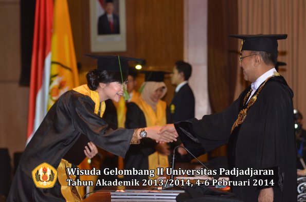 wisuda-unpad-gel-ii-ta-2013_2014-fakultas-kedokteran-oleh-rektor-362