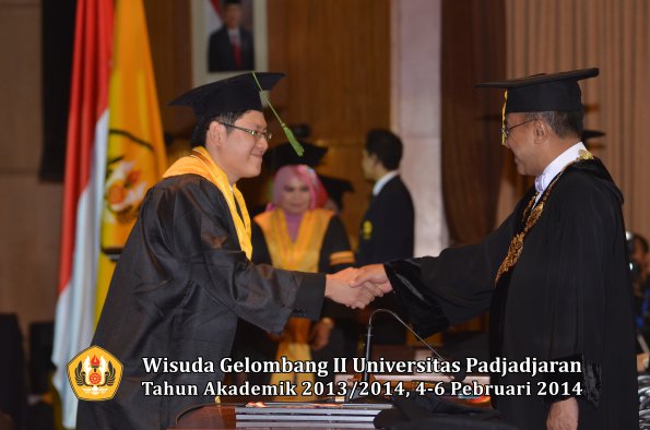 wisuda-unpad-gel-ii-ta-2013_2014-fakultas-kedokteran-oleh-rektor-364