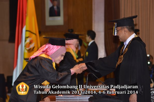 wisuda-unpad-gel-ii-ta-2013_2014-fakultas-kedokteran-oleh-rektor-365