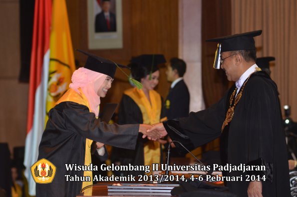 wisuda-unpad-gel-ii-ta-2013_2014-fakultas-kedokteran-oleh-rektor-366