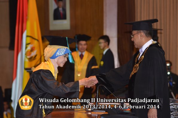 wisuda-unpad-gel-ii-ta-2013_2014-fakultas-pik-oleh-rektor-002