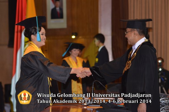 wisuda-unpad-gel-ii-ta-2013_2014-fakultas-pik-oleh-rektor-004