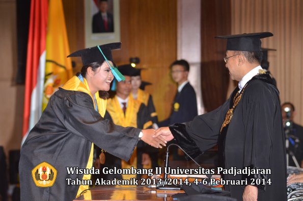 wisuda-unpad-gel-ii-ta-2013_2014-fakultas-pik-oleh-rektor-007