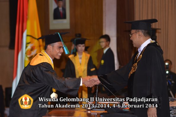 wisuda-unpad-gel-ii-ta-2013_2014-fakultas-pik-oleh-rektor-008