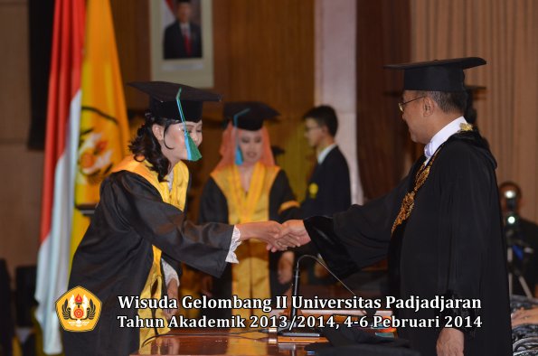 wisuda-unpad-gel-ii-ta-2013_2014-fakultas-pik-oleh-rektor-009