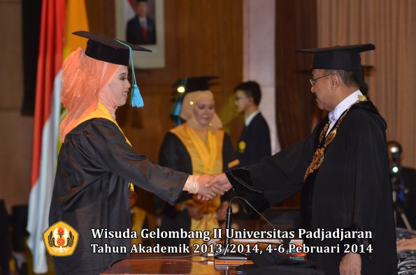 wisuda-unpad-gel-ii-ta-2013_2014-fakultas-pik-oleh-rektor-010