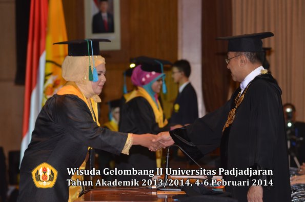 wisuda-unpad-gel-ii-ta-2013_2014-fakultas-pik-oleh-rektor-011