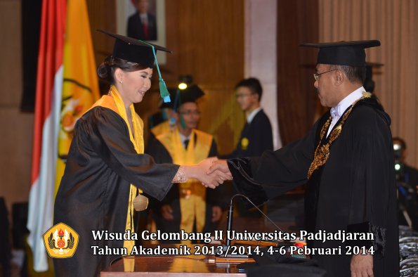 wisuda-unpad-gel-ii-ta-2013_2014-fakultas-pik-oleh-rektor-023