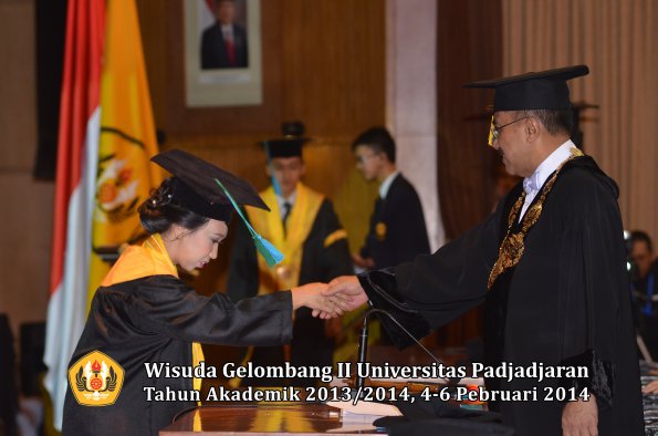 wisuda-unpad-gel-ii-ta-2013_2014-fakultas-pik-oleh-rektor-028