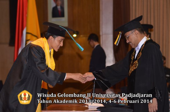 wisuda-unpad-gel-ii-ta-2013_2014-fakultas-pik-oleh-rektor-029