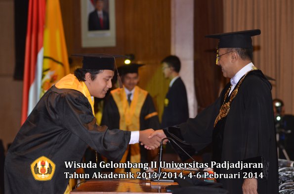 wisuda-unpad-gel-ii-ta-2013_2014-fakultas-peternakan-oleh-rektor-003