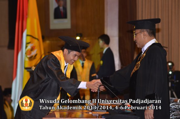 wisuda-unpad-gel-ii-ta-2013_2014-fakultas-peternakan-oleh-rektor-004