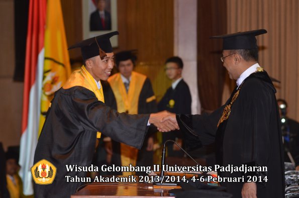 wisuda-unpad-gel-ii-ta-2013_2014-fakultas-peternakan-oleh-rektor-006