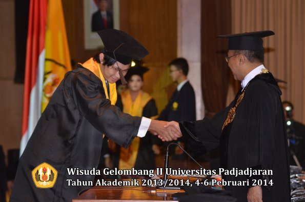 wisuda-unpad-gel-ii-ta-2013_2014-fakultas-peternakan-oleh-rektor-007