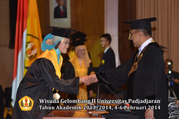 wisuda-unpad-gel-ii-ta-2013_2014-fakultas-peternakan-oleh-rektor-020