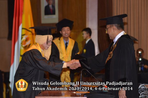 wisuda-unpad-gel-ii-ta-2013_2014-fakultas-peternakan-oleh-rektor-021