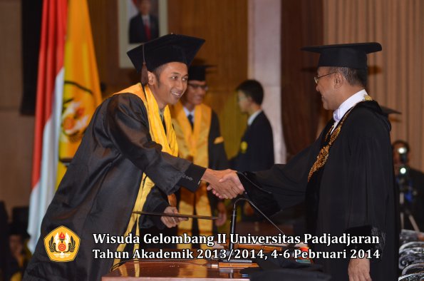 wisuda-unpad-gel-ii-ta-2013_2014-fakultas-peternakan-oleh-rektor-022