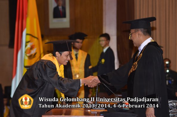 wisuda-unpad-gel-ii-ta-2013_2014-fakultas-peternakan-oleh-rektor-024