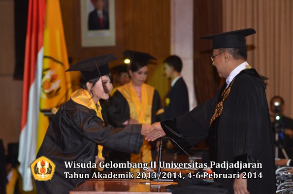 wisuda-unpad-gel-ii-ta-2013_2014-fakultas-peternakan-oleh-rektor-027