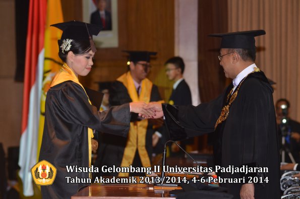 wisuda-unpad-gel-ii-ta-2013_2014-fakultas-peternakan-oleh-rektor-028