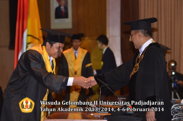 wisuda-unpad-gel-ii-ta-2013_2014-fakultas-peternakan-oleh-rektor-036