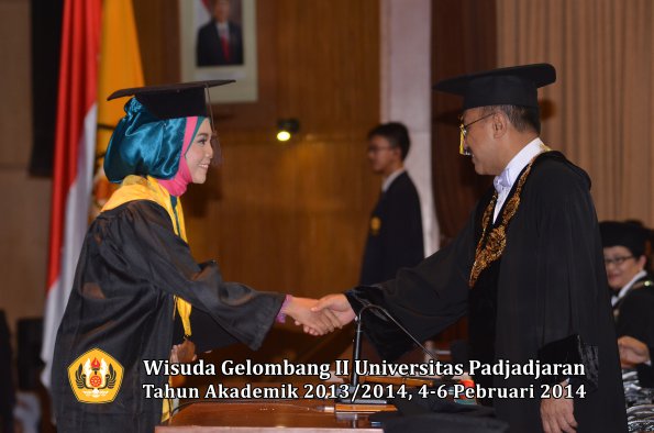 wisuda-unpad-gel-ii-ta-2013_2014-fakultas-peternakan-oleh-rektor-038