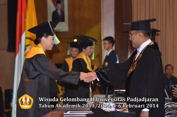 wisuda-unpad-gel-ii-ta-2013_2014-fakultas-farmasi-oleh-rektor-075