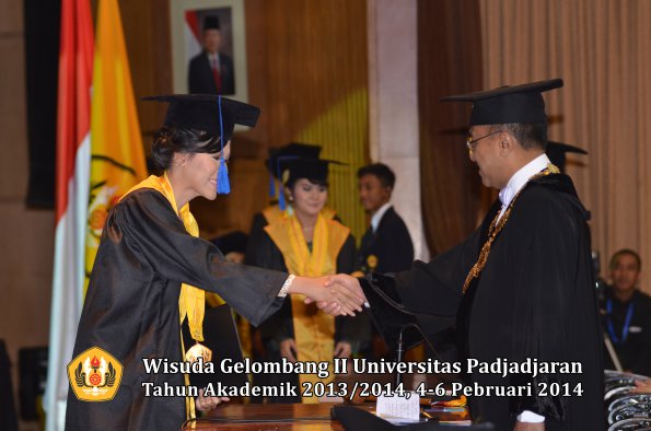 wisuda-unpad-gel-ii-ta-2013_2014-fakultas-isip-oleh-rektor-190