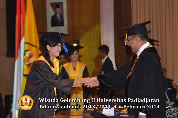 wisuda-unpad-gel-ii-ta-2013_2014-fakultas-isip-oleh-rektor-201