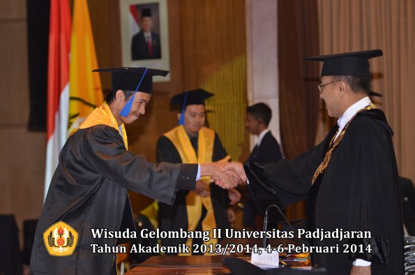 wisuda-unpad-gel-ii-ta-2013_2014-fakultas-isip-oleh-rektor-211