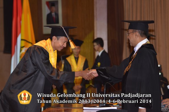 wisuda-unpad-gel-ii-ta-2013_2014-fakultas-ekonomi-dan-bisnis-oleh-rektor-146