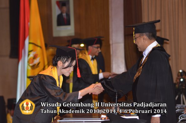 wisuda-unpad-gel-ii-ta-2013_2014-fakultas-hukum-oleh-rektor-130