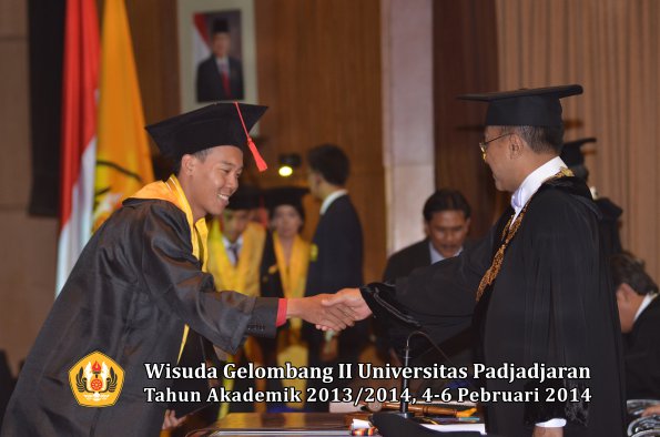 wisuda-unpad-gel-ii-ta-2013_2014-fakultas-hukum-oleh-rektor-180