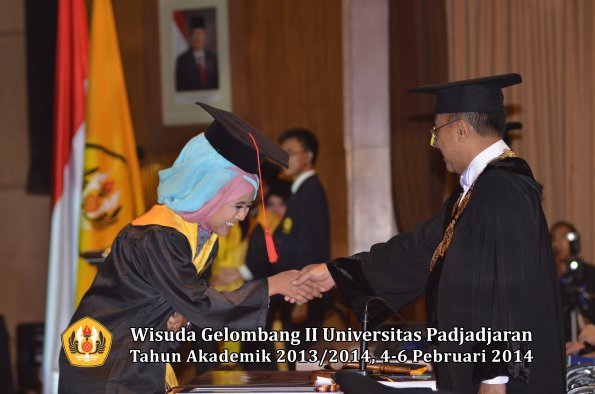 wisuda-unpad-gel-ii-ta-2013_2014-fakultas-hukum-oleh-rektor-212