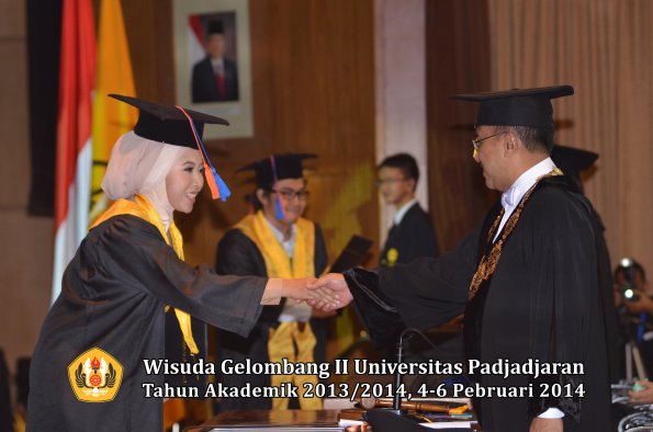 wisuda-unpad-gel-ii-ta-2013_2014-fakultas-teknik-geologi-oleh-rektor-005