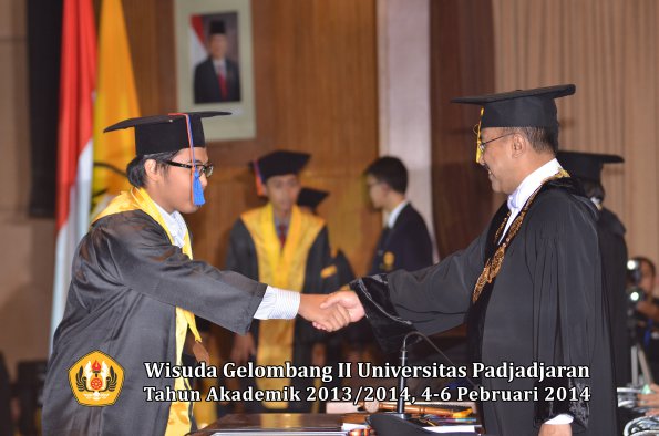 wisuda-unpad-gel-ii-ta-2013_2014-fakultas-teknik-geologi-oleh-rektor-006