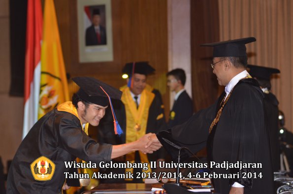 wisuda-unpad-gel-ii-ta-2013_2014-fakultas-teknik-geologi-oleh-rektor-019