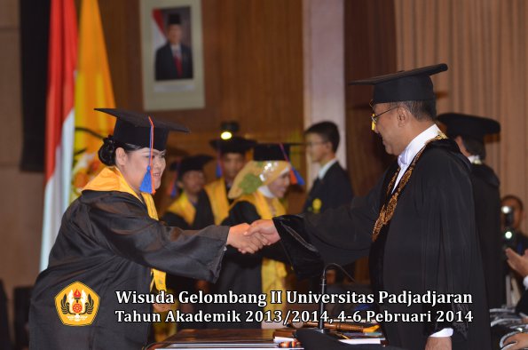 wisuda-unpad-gel-ii-ta-2013_2014-fakultas-teknik-geologi-oleh-rektor-023